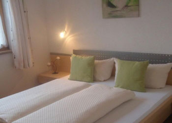 ladis ferienwohnung 2 bis 4 personen schlafzimmer